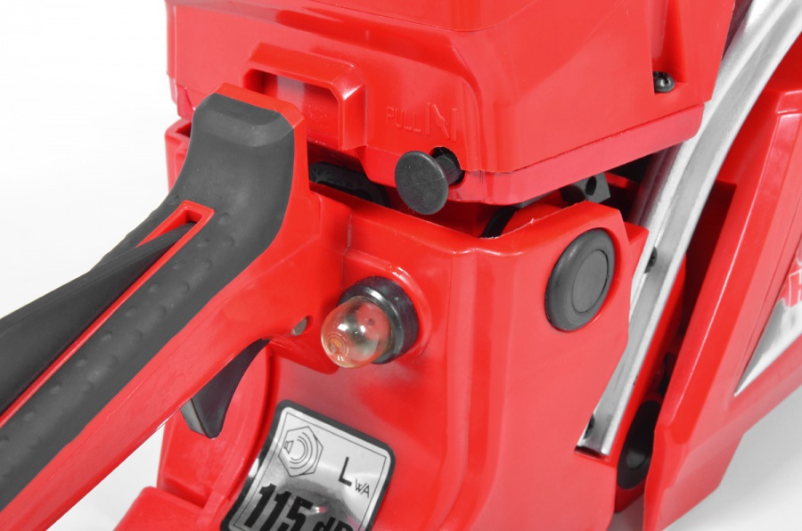 Bensindriven motorsåg med 39cm svärd - 56cc Bensindriven motorsåg med 39cm svärd - 56cc