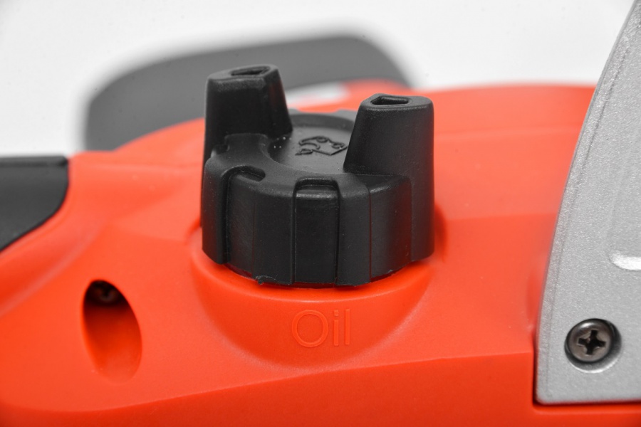 Elektrisk motorsåg med snabbkedjespänning - 2400W Elektrisk motorsåg med snabbkedjespänning - 2400W