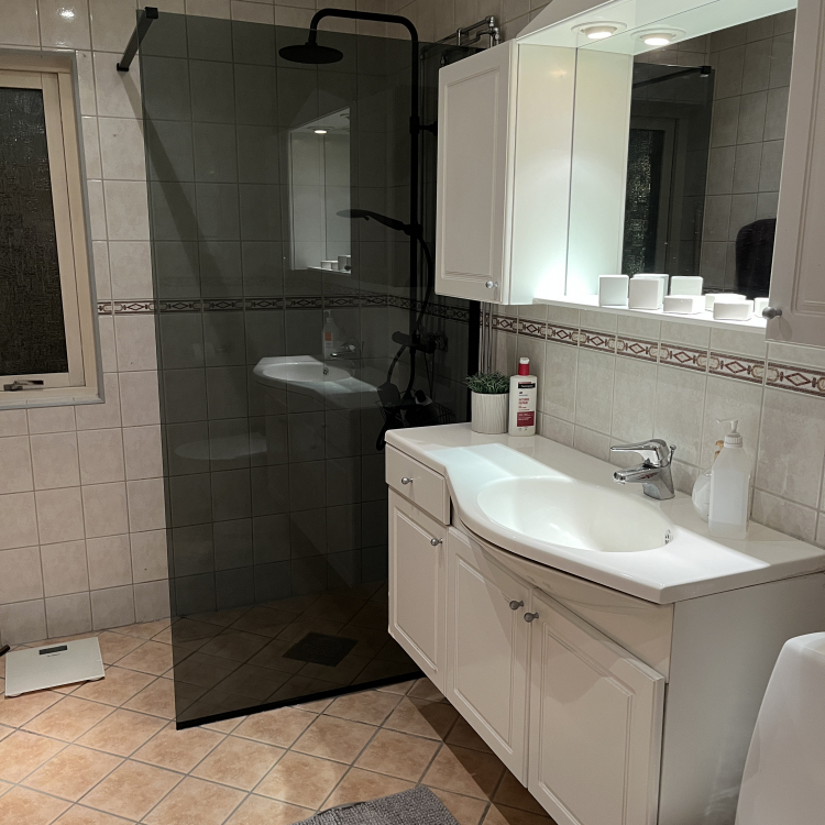 Kundbild Duschv�gg Zen - Grey 100x200: Mycket bra duschv�gg och enkel att...