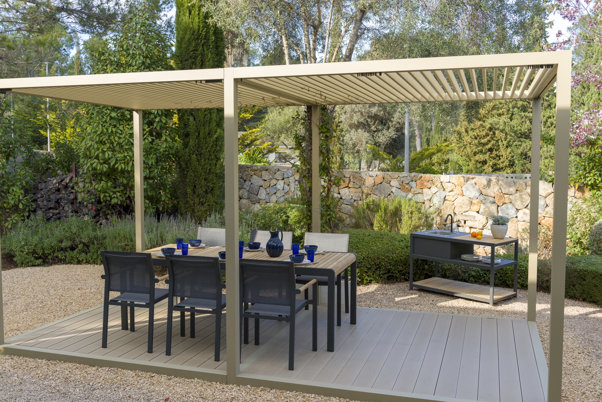 Lifestyle Garden utegrupp Amber med bord 220 cm och 6 st stolar stapelbara - Teak / Aluminium