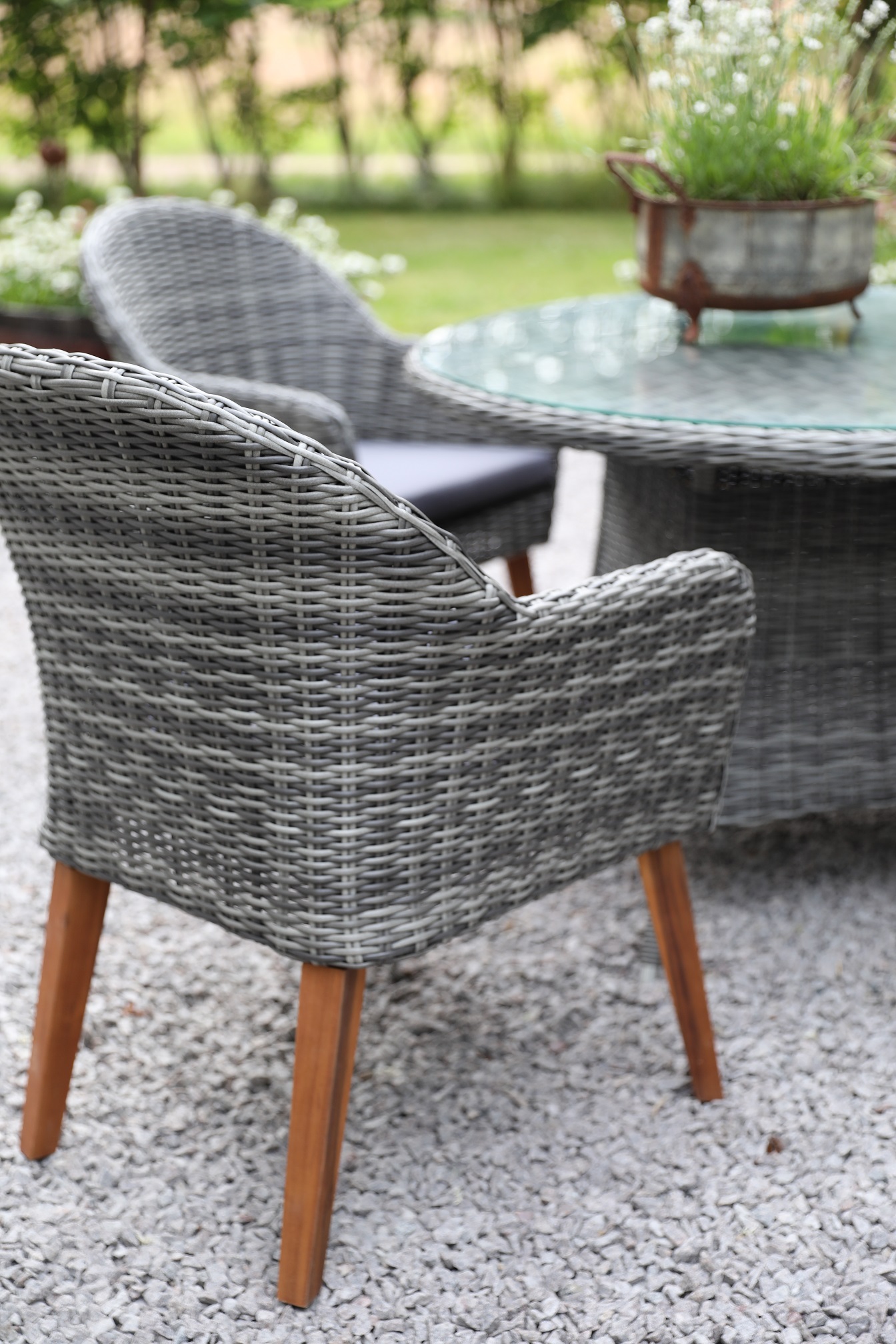 Jacksonville utematgrupp; 110 cm runt bord inkl 4 st Valetta fåtöljer grå konstrotting Jacksonville utematgrupp; 110 cm runt bord inkl 4 st Valetta fåtöljer grå konstrotting