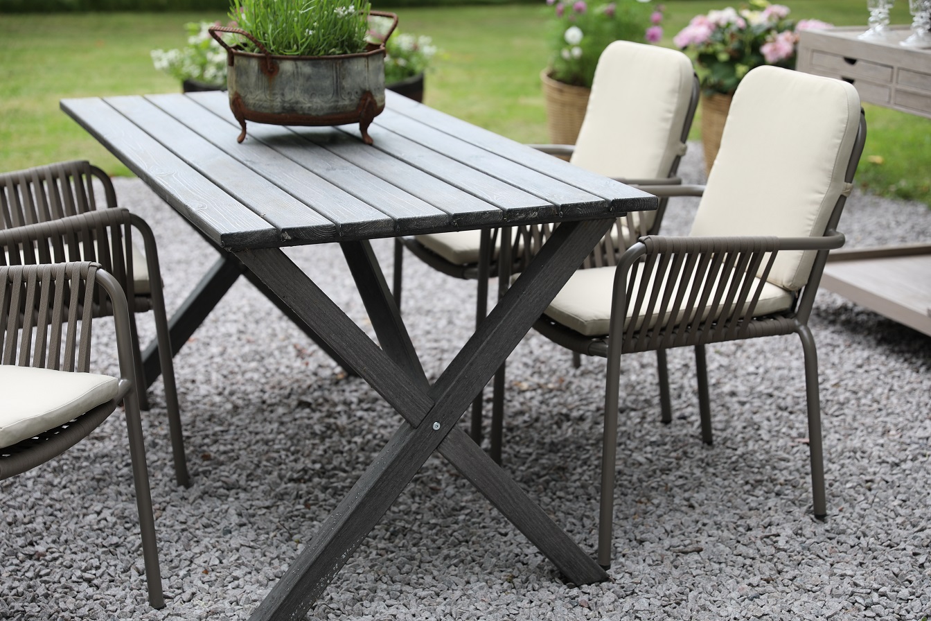 Matgrupp Scottsdale: bord 150 cm inklusive 4 st gra Lincoln stolar stapelbara