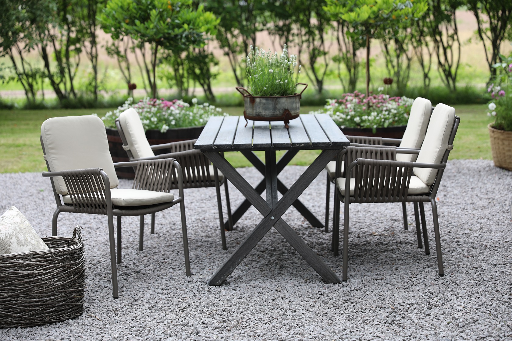 Matgrupp Scottsdale: bord 150 cm inklusive 4 st gra Lincoln stolar stapelbara