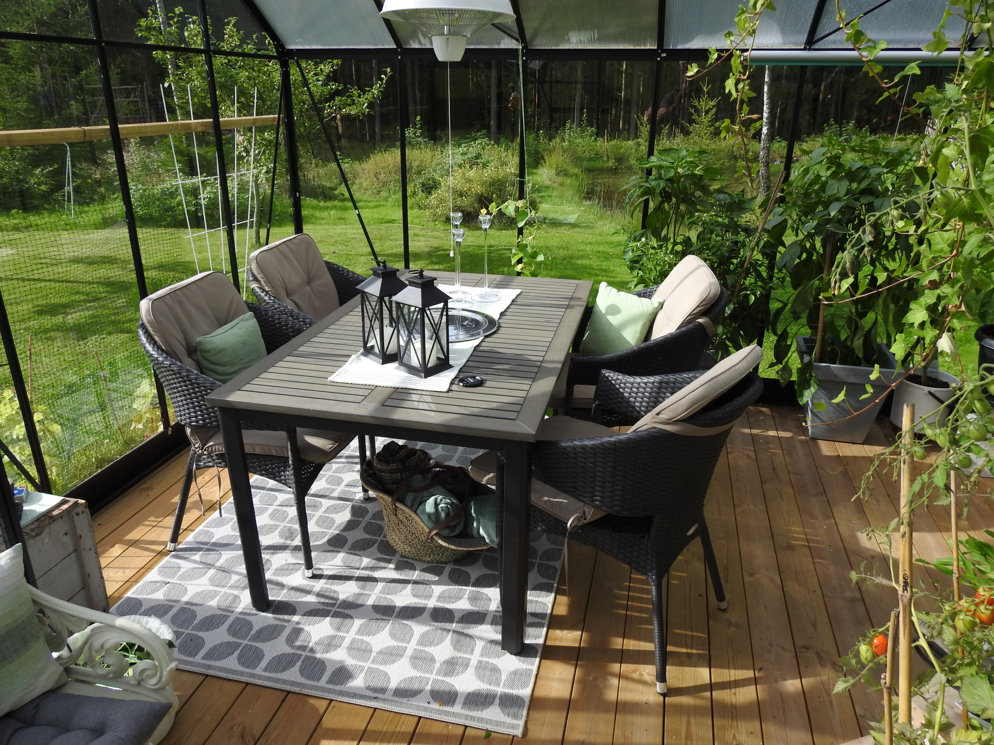 Växthus Saturnus 12,8 m² - Svart + Växthusrengöring Växthus Saturnus 12,8 m² - Svart + Växthusrengöring