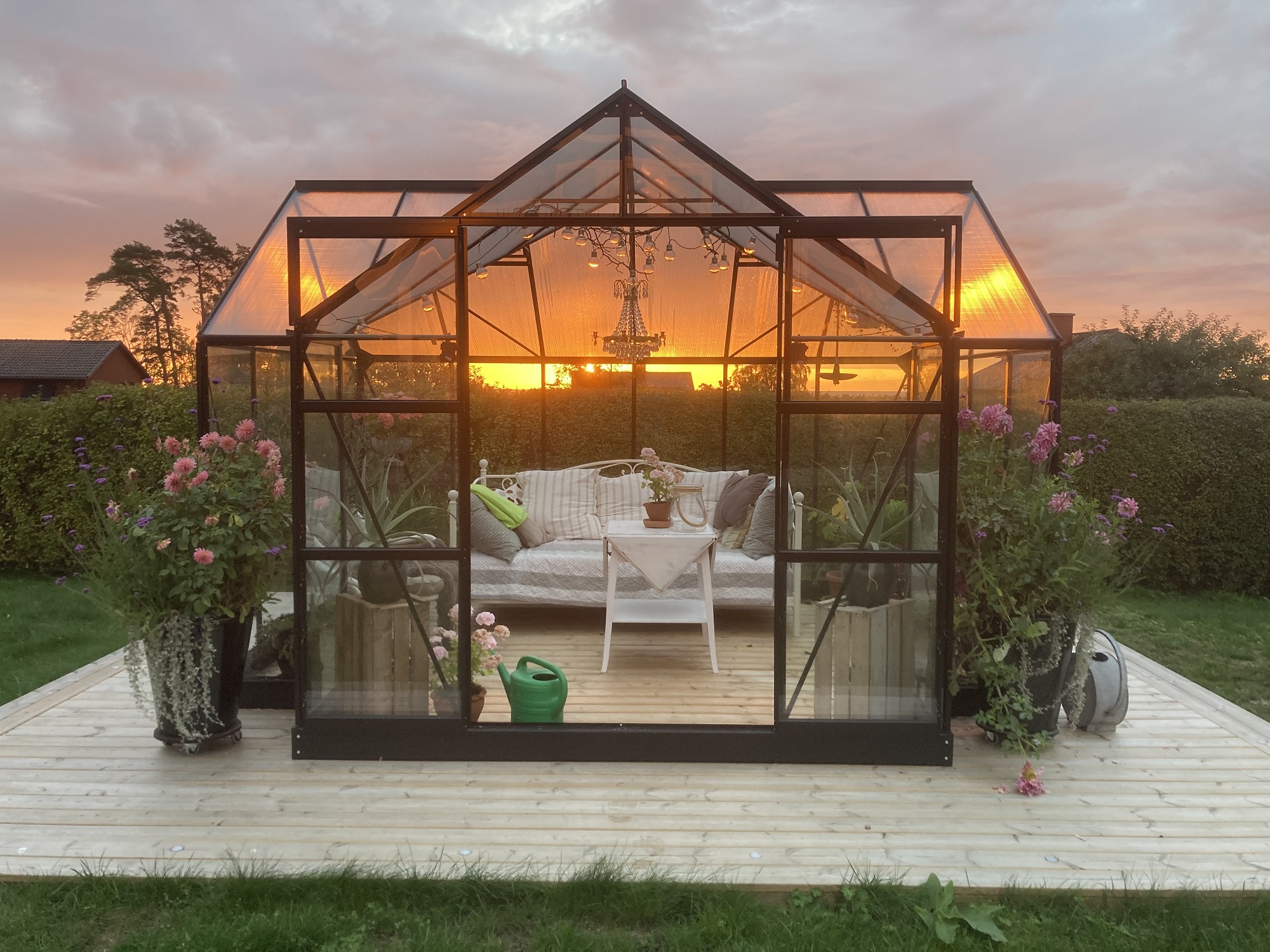 Växthus Triton 10,2 m² - svart + Växthusrengöring Växthus Triton 10,2 m² - svart + Växthusrengöring