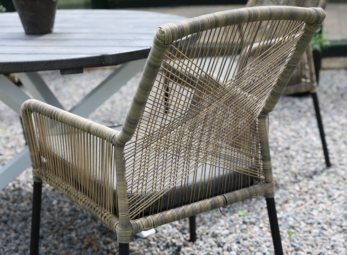 Ystad karmstol - tvinnad konstrotting/gr dyna