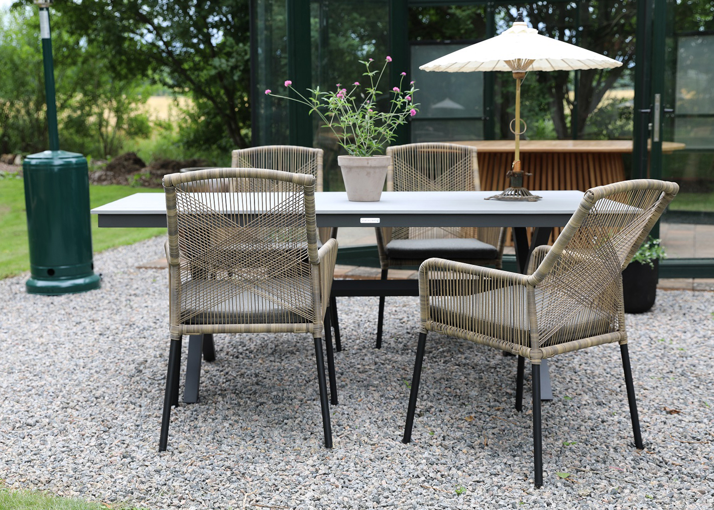 Ystad karmstol - tvinnad konstrotting/gr dyna