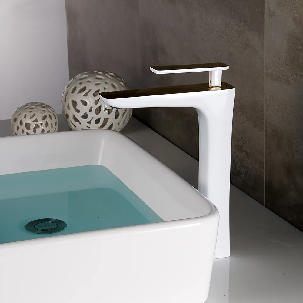 Tvättställblandare Peony - Hög pip | Vit/Guld Tvättställblandare Peony - Hög pip | Vit/Guld