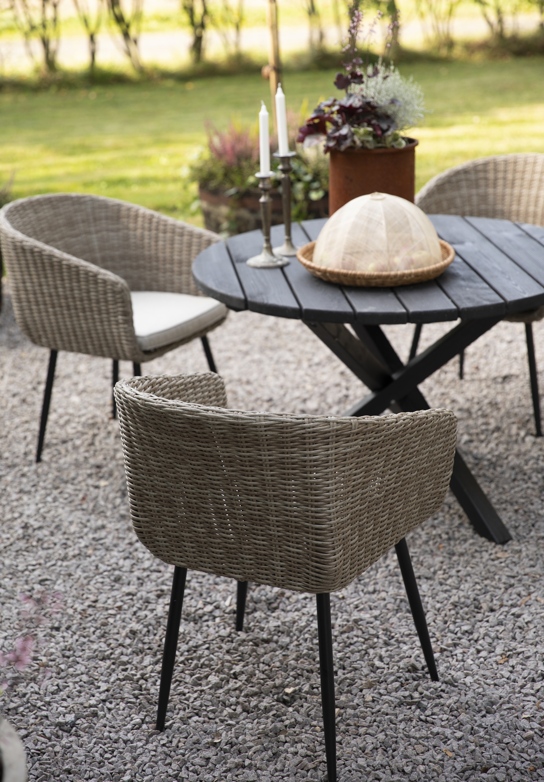 Trädgårdsstol - Aster | naturfärgad konstrotting Trädgårdsstol - Aster | naturfärgad konstrotting