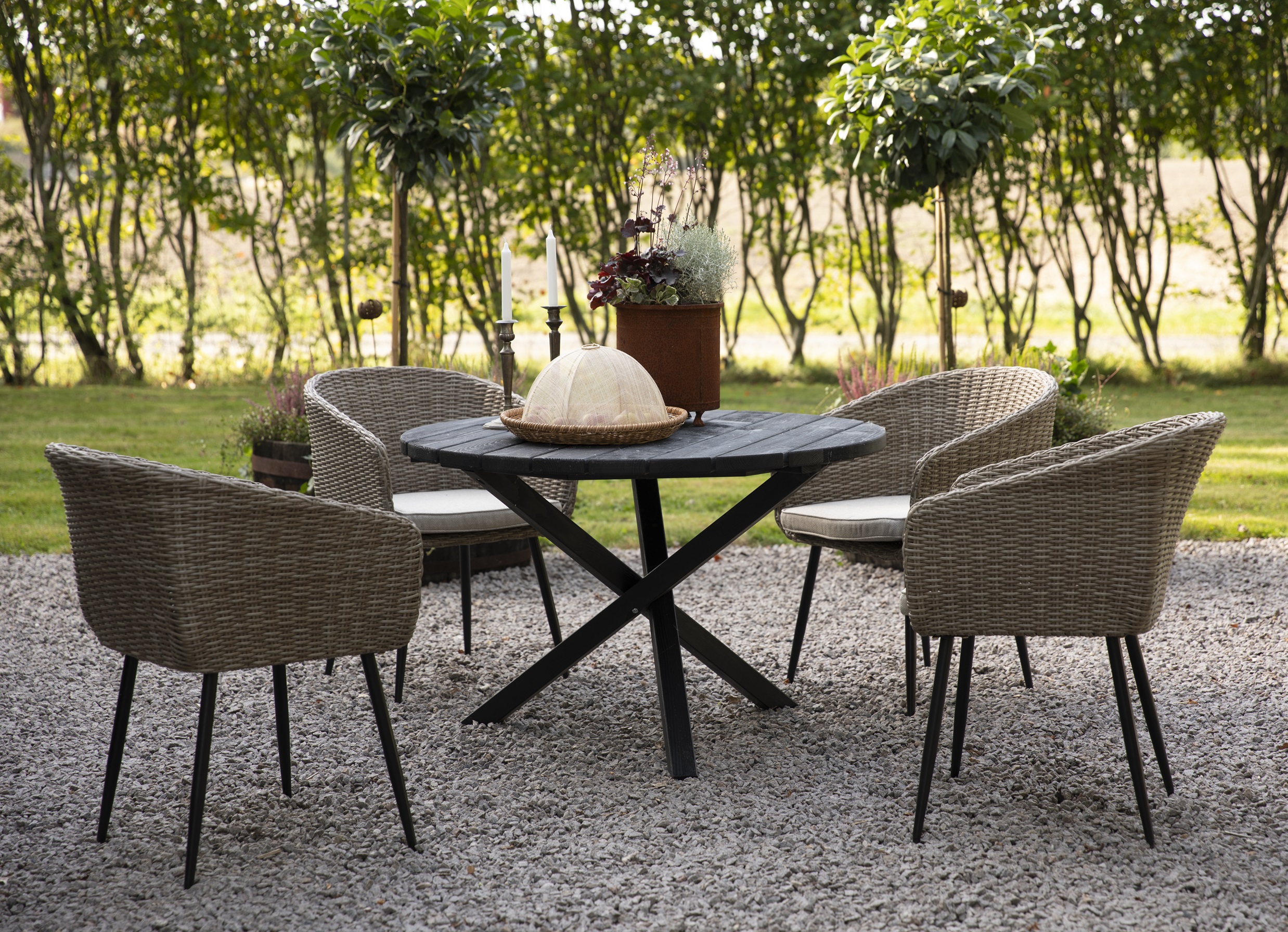 Trädgårdsstol - Aster | naturfärgad konstrotting Trädgårdsstol - Aster | naturfärgad konstrotting