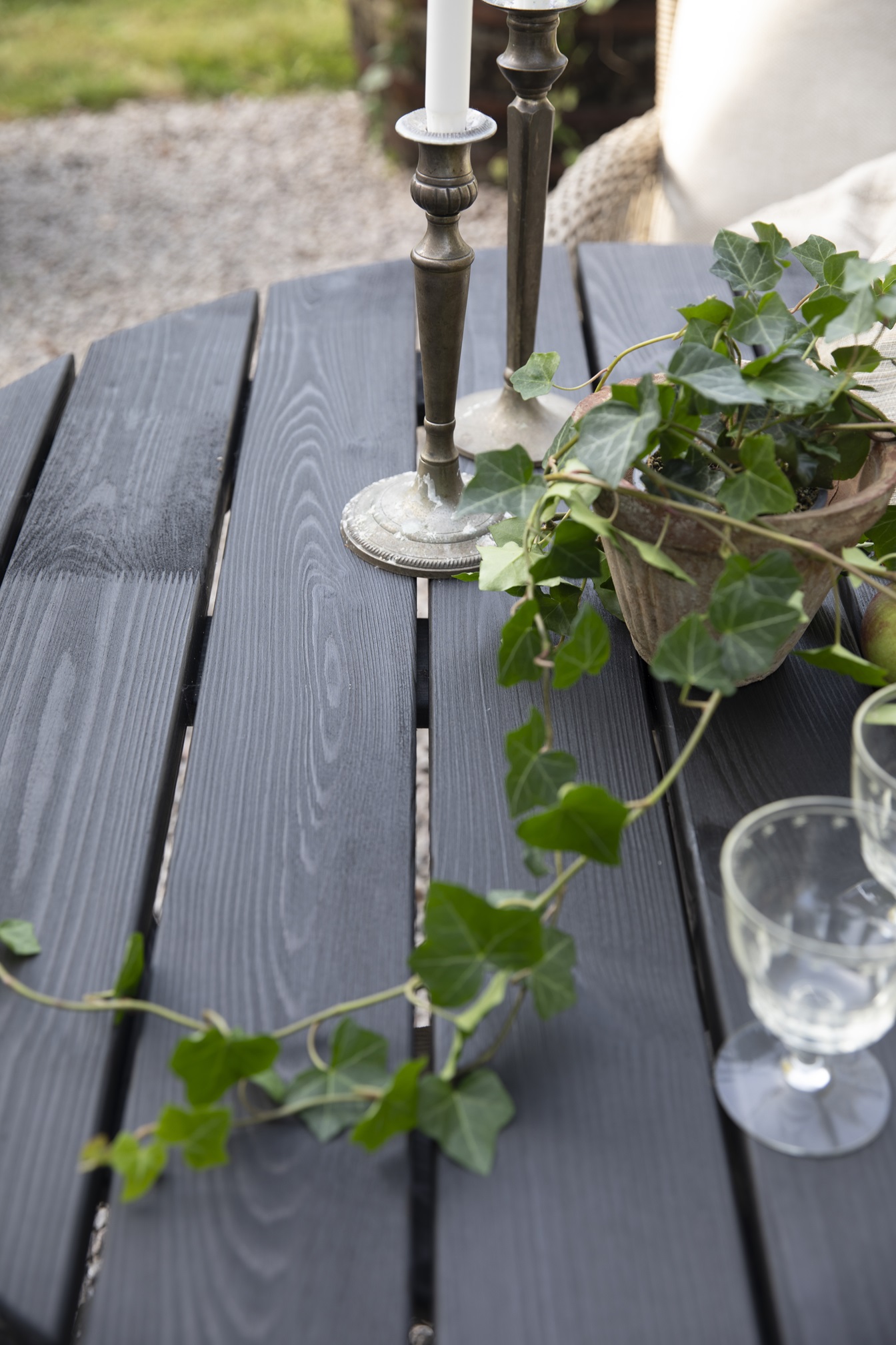 Scottsdale runt utebord 112 cm -Svartlaserad furu