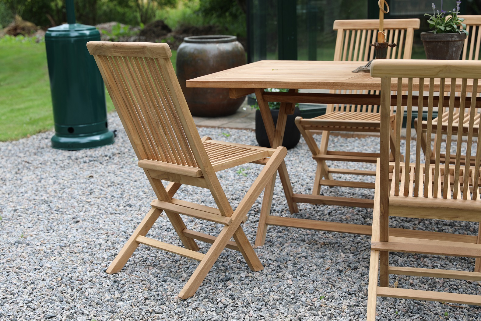 Saltö utematgrupp matbord 120x70 cm med 4 st Saltö matstolar - Teak Saltö utematgrupp matbord 120x70 cm med 4 st Saltö matstolar - Teak