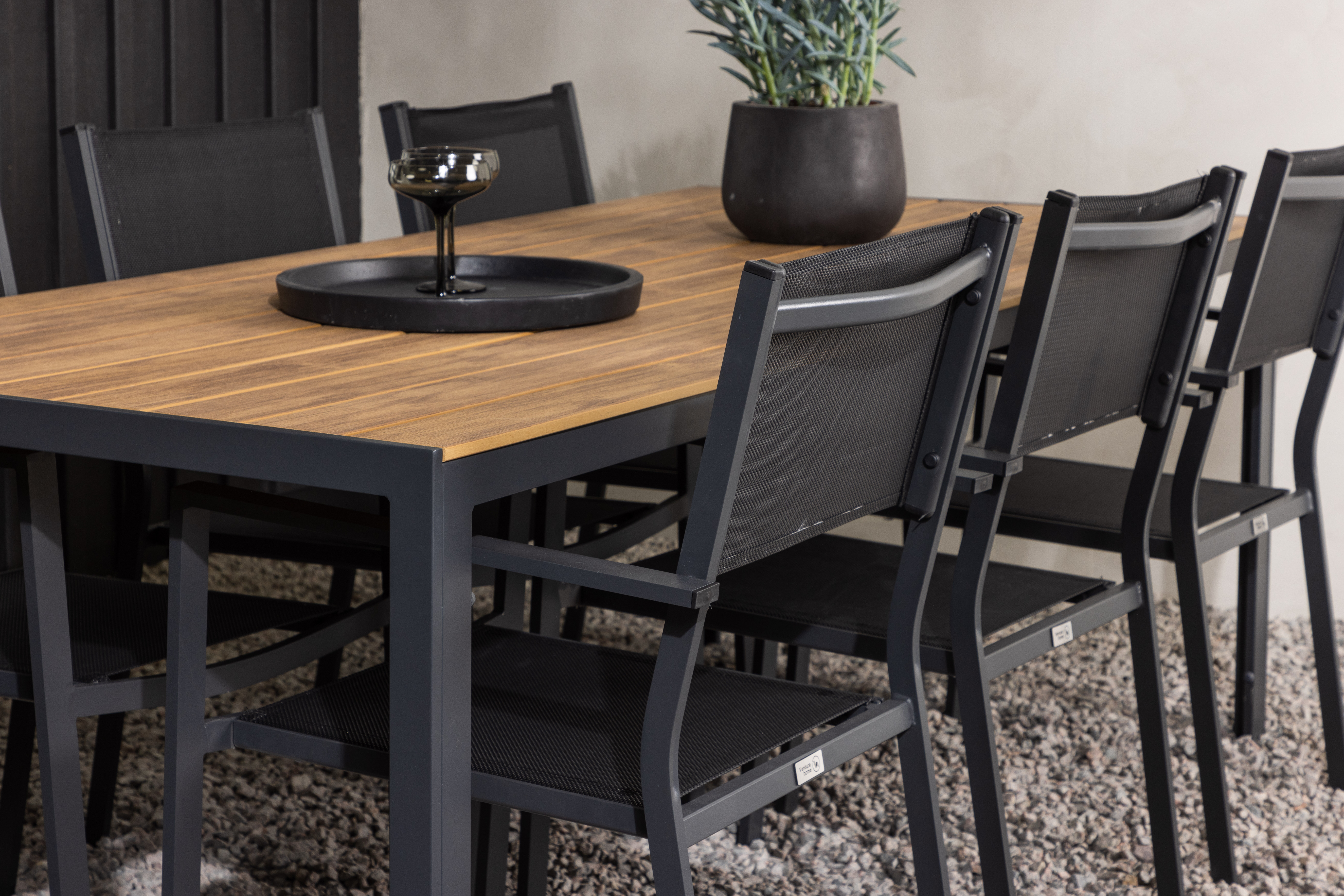 Chania matgrupp; 6 st Copacabana stolar med matbord 205 x 90 cm - Svart/natur