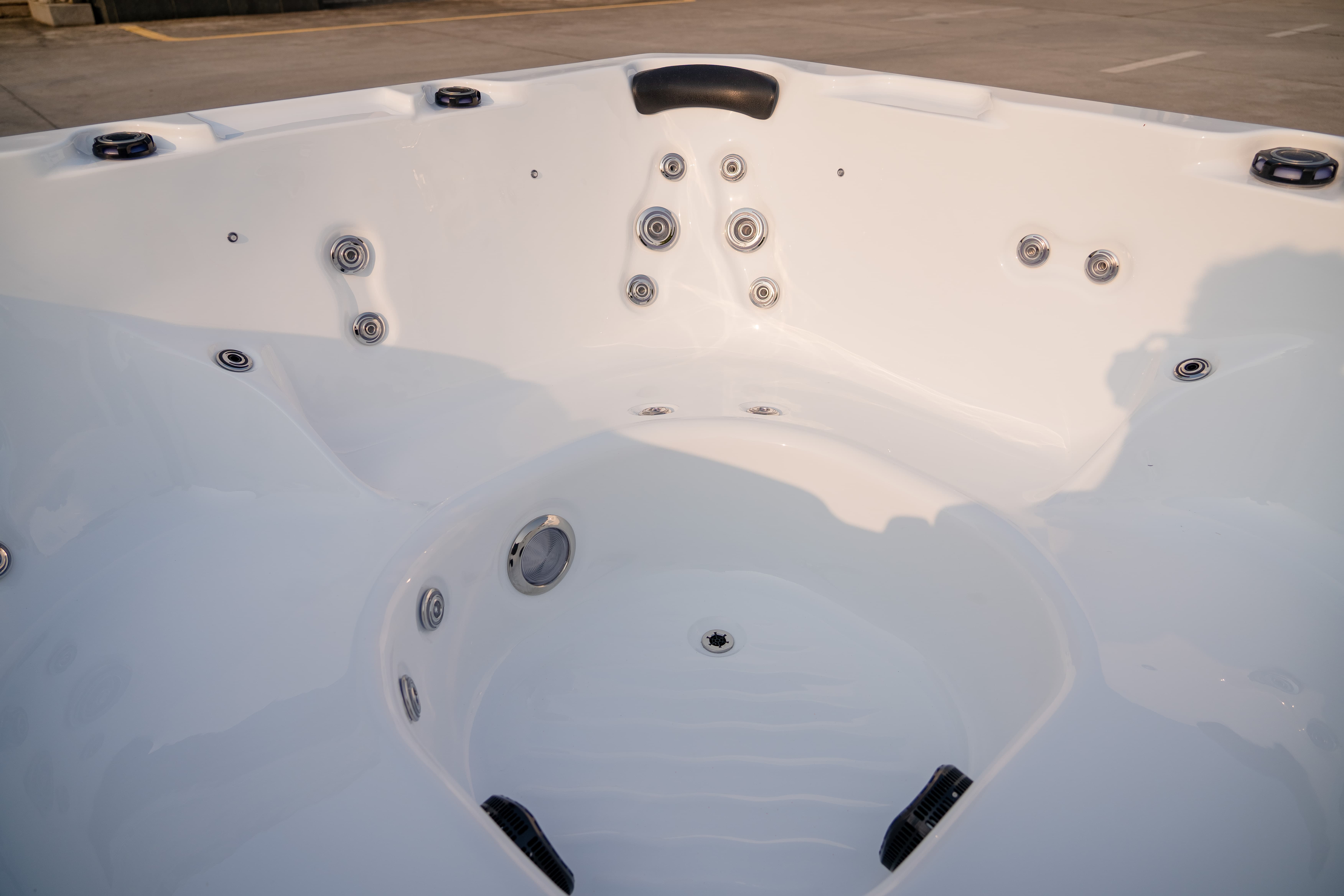 Spabad Nepton - 5 siddepladser (200×200 cm) Spabad Nepton - 5 siddepladser (200×200 cm)