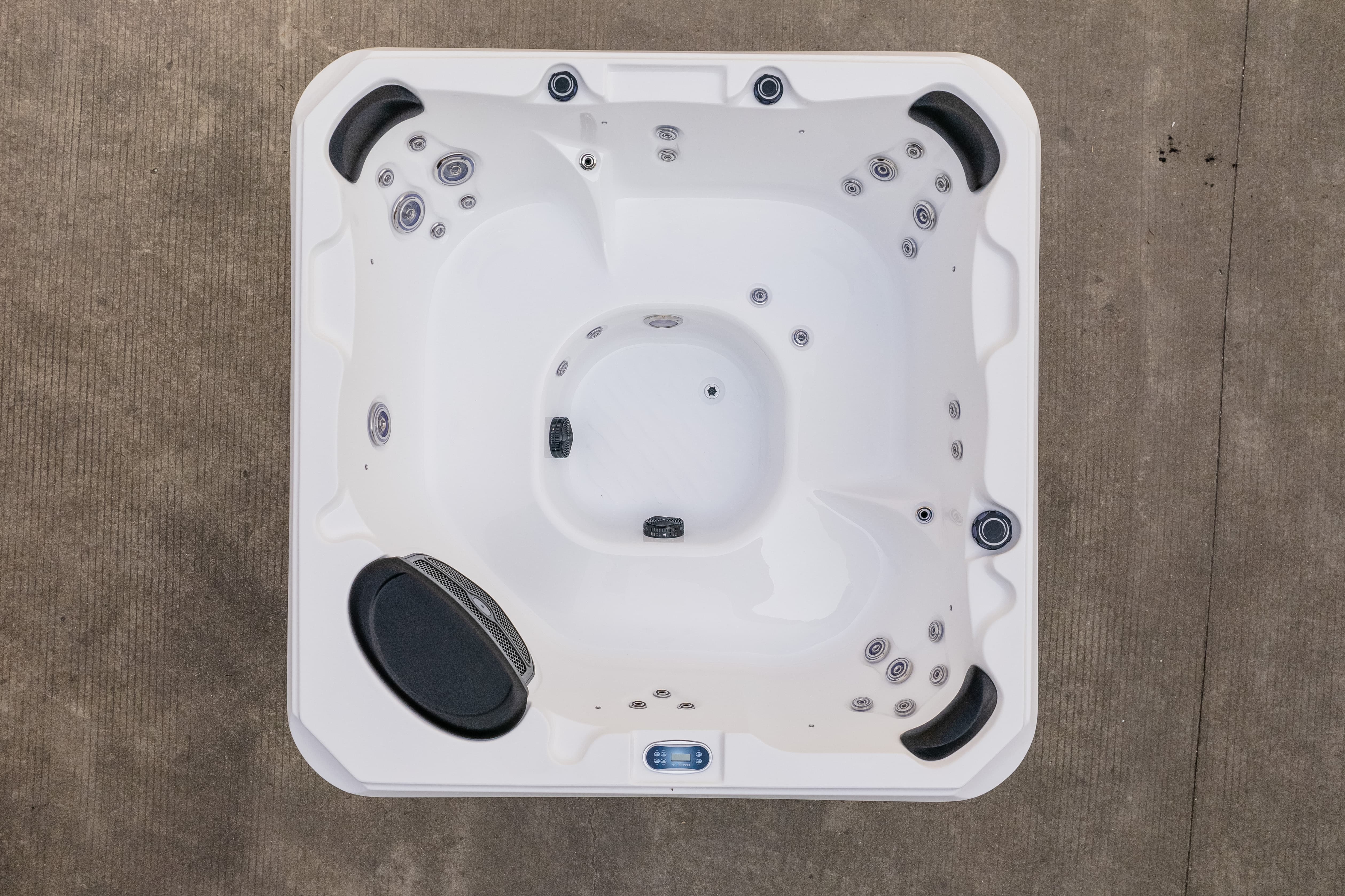 Spabad Nepton - 5 siddepladser (200×200 cm) Spabad Nepton - 5 siddepladser (200×200 cm)