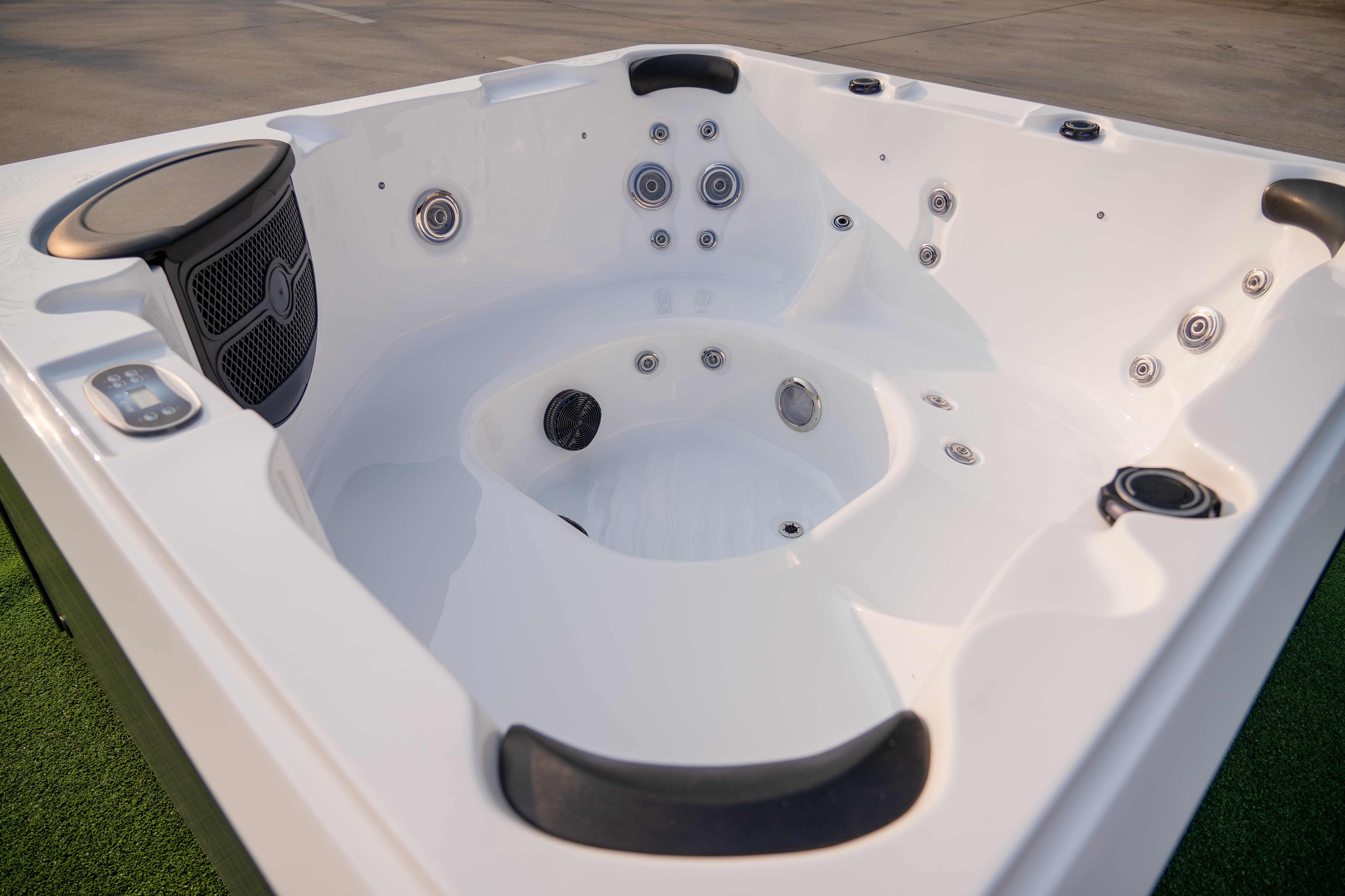 Spabad Nepton - 5 siddepladser (200×200 cm) Spabad Nepton - 5 siddepladser (200×200 cm)