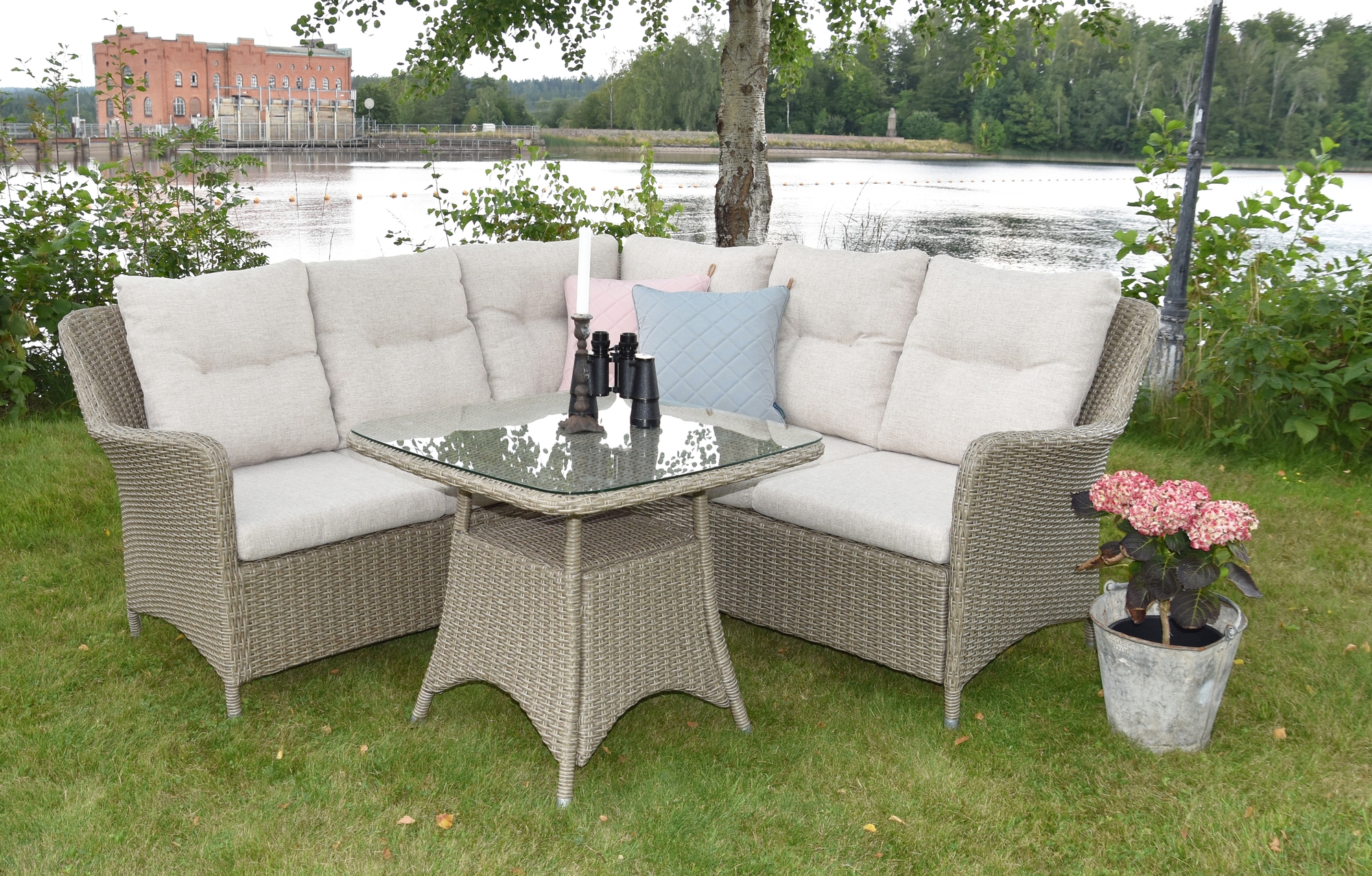 H�llestrand h�rngrupp i konstrotting 4 sittplatser - Naturf�rgad