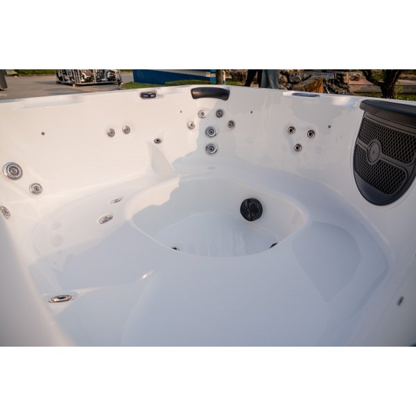 Spabad Nepton – 5 sittplatser (200×200 cm) Spabad Nepton – 5 sittplatser (200×200 cm)