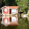Bastustuga........Attefallshus Runt träfönster