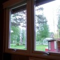 Fönstrena är på plats nu och det känns bra. Dom är jättefina. Vridfönster - 3-glas - Trä - U-värde: 1,1