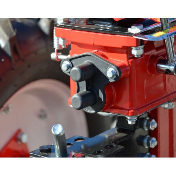 Bensindriven jordfrs med mnga tillbehrsmjligheter