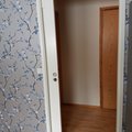 Dörren på plats och det blev jättefint! Skjutdörr Öland - 1-spegel - Massiv
