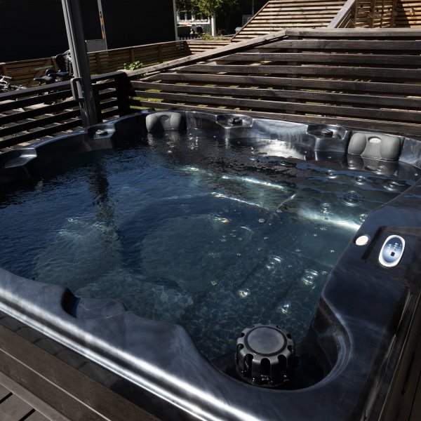 Spabad Poseidon Blackline - 5-6 personer Spabad Poseidon Blackline - 5-6 personer