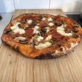 Kundenbilder Holzbefeuerter Pizzaofen aus Edelstahl f�r den Au�enbereich mit Zubeh�r und Aufbewahrungsm�glichkeiten