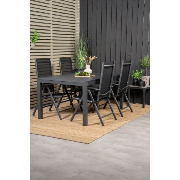 Holma Spisegruppe (160x100) - Sort - 4 Stole Holma Spisegruppe (160x100) - Sort - 4 Stole