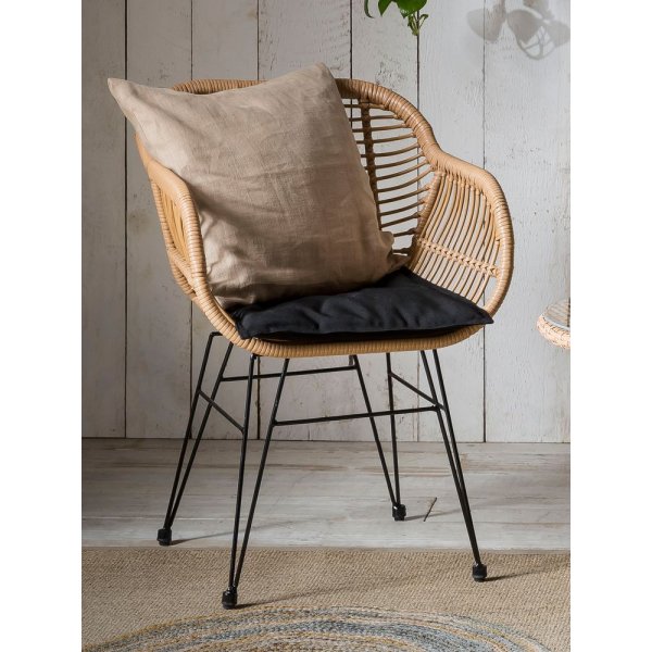 Vadsbro utem�belgrupp 2 stolar & bord - Konstrotting