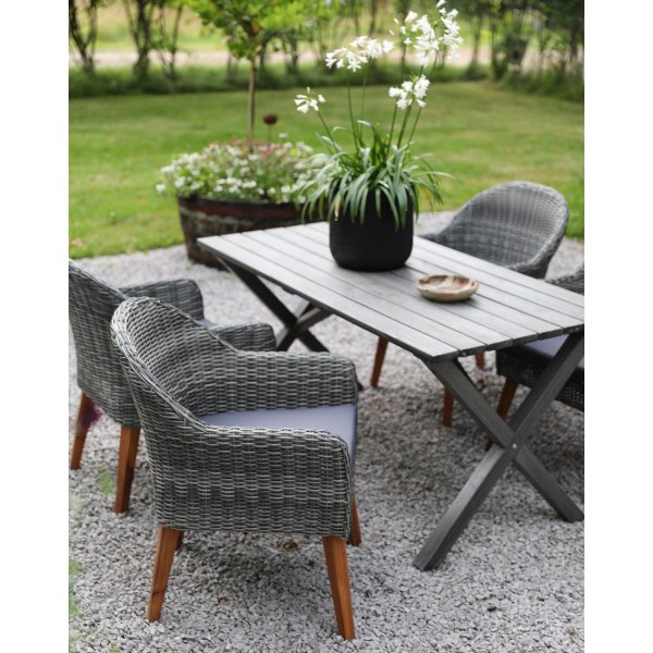 Spisegruppe Scottsdale bord 150 cm i Shabby Chic grå inklusiv 4 Valetta lænestole i grå kunstrattan Spisegruppe Scottsdale bord 150 cm i Shabby Chic grå inklusiv 4 Valetta lænestole i grå kunstrattan