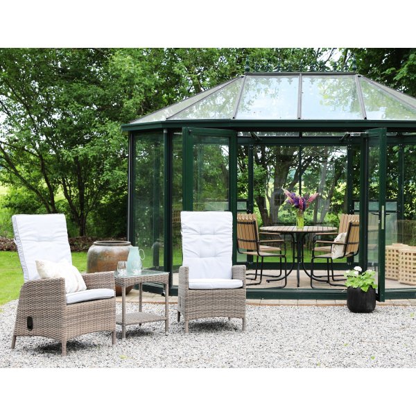 Tranvik utemöbelgrupp ställbar fåtölj & bord - Naturfärgad konstrotting Tranvik utemöbelgrupp ställbar fåtölj & bord - Naturfärgad konstrotting