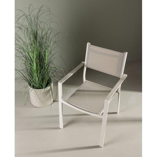 Chania-ruokatuoli - Beige + Tekstiilien kyllästäminen ulkokalusteisiin Chania-ruokatuoli - Beige + Tekstiilien kyllästäminen ulkokalusteisiin