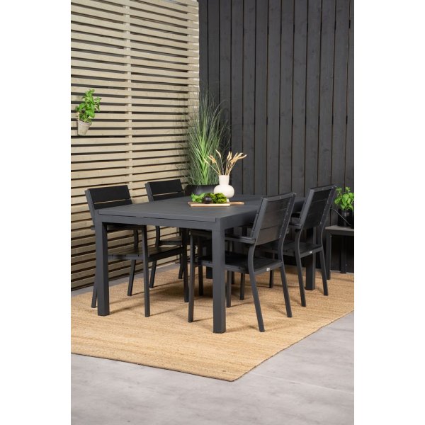 Holma Spisegruppe (160x100) - Sort - 4 Stole Holma Spisegruppe (160x100) - Sort - 4 Stole