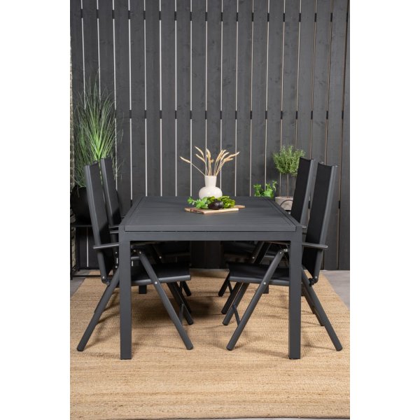 Holma Spisegruppe (160x100) - Sort - 4 Stole Holma Spisegruppe (160x100) - Sort - 4 Stole