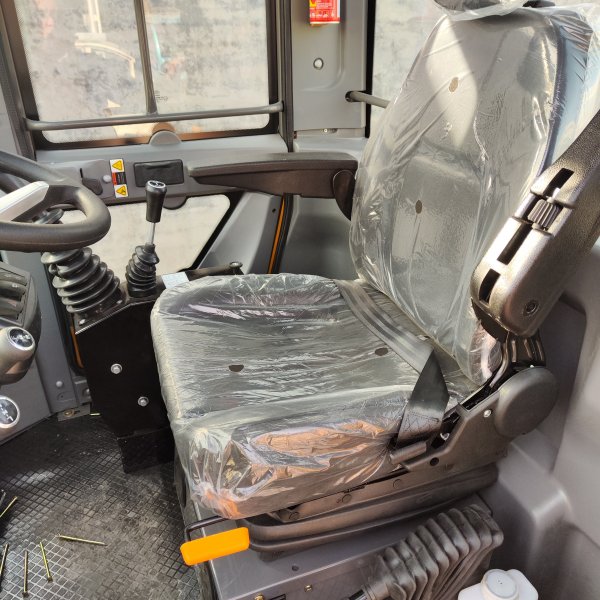 Pyöräkuormaaja - Maksimikuorma 800 kg - 58 hv - ER912 - Ilmastointilaitteella Pyöräkuormaaja - Maksimikuorma 800 kg - 58 hv - ER912 - Ilmastointilaitteella