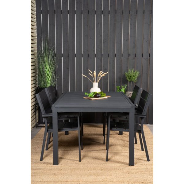 Holma Spisegruppe (160x100) - Sort - 4 Stole Holma Spisegruppe (160x100) - Sort - 4 Stole