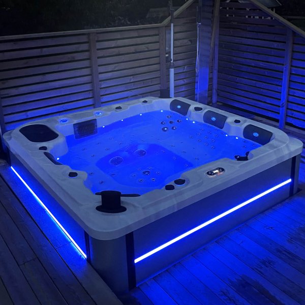 Spabad Serenity med WiFi - 5-6 Personer Spabad Serenity med WiFi - 5-6 Personer