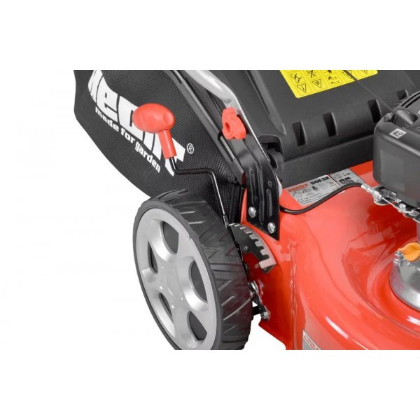 Bensindriven gräsklippare 46 cm, självgående - 139 cc Bensindriven gräsklippare 46 cm, självgående - 139 cc