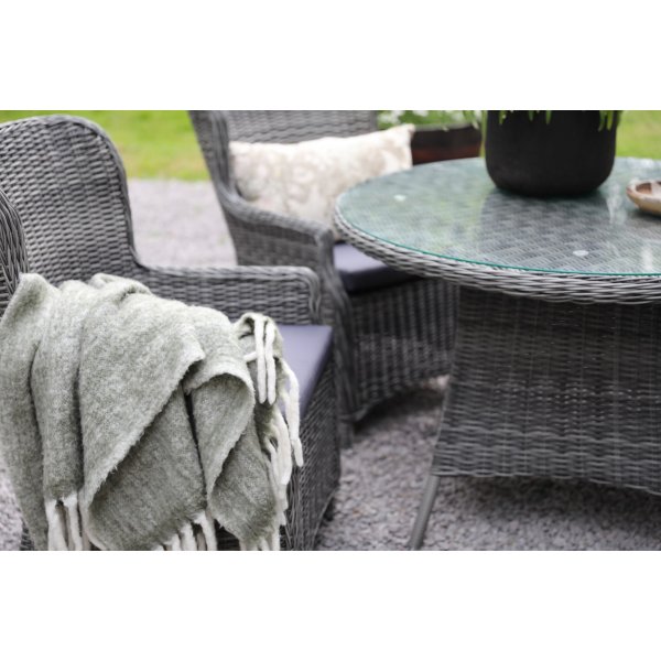 Utegrupp med runt bord och fyra f�t�ljer