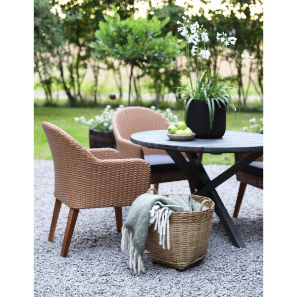 Esstischgruppe Mercury: Runder Scottsdale-Tisch in Shabby-Chic-Grau inklusive 4 Valetta-Sesseln aus naturfarbenem Kunstrattan + Reinigungsspray für Gartenmöbel Esstischgruppe Mercury: Runder Scottsdale-Tisch in Shabby-Chic-Grau inklusive 4 Valetta-Sesseln aus naturfarbenem Kunstrattan + Reinigungsspray für Gartenmöbel