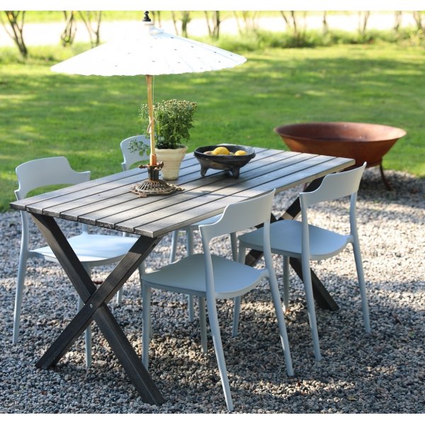 Matgrupp Scottsdale: 150 cm grtt trbord inklusive 4 st Abbe stolar stapelbara