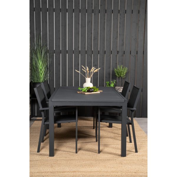 Holma Spisegruppe (160x100) - Sort - 4 Stole Holma Spisegruppe (160x100) - Sort - 4 Stole