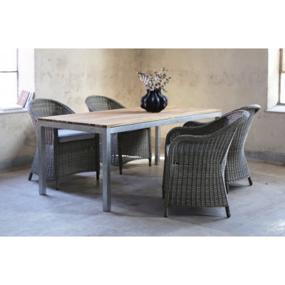 Spisegruppe Alva: Spisebord i teak / galvaniseret stål med 4 Mercury lænestole i grå syntetisk rattan