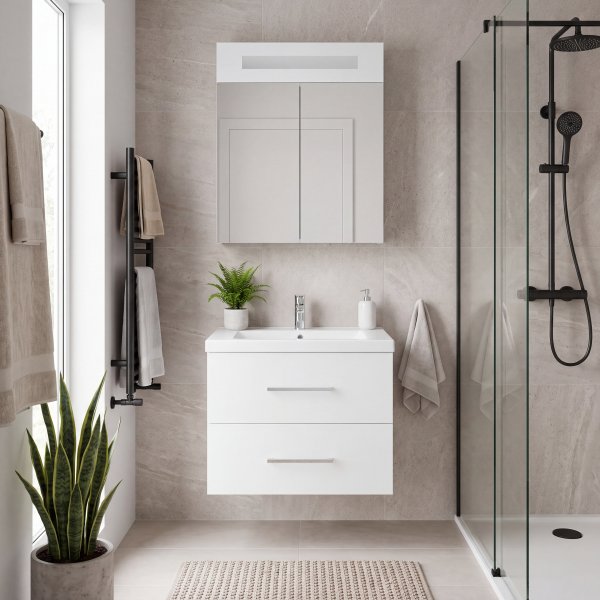 Komplett Badrumspaket Nordamist Prague - Vit Kommod & Spegelskåp LED 60 cm + Toalettpappershållare Komplett Badrumspaket Nordamist Prague - Vit Kommod & Spegelskåp LED 60 cm + Toalettpappershållare