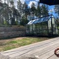 Hade bultarna vart svarta hade produkten fått en 5a, jag är jättenöjd. Lite klurig/otydlig beskrivning men till sist löste vi det! Växthus Popular 6,2 m² - Svart med härdat glas