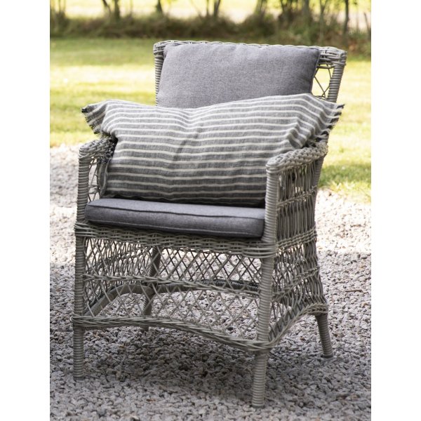 Provence-ulkotuoli harmaata synteettistä rottinkia + Tekstiilien kyllästäminen ulkokalusteisiin Provence-ulkotuoli harmaata synteettistä rottinkia + Tekstiilien kyllästäminen ulkokalusteisiin