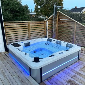 Whirlpool Serenity mit WLAN - 5-6 Personen