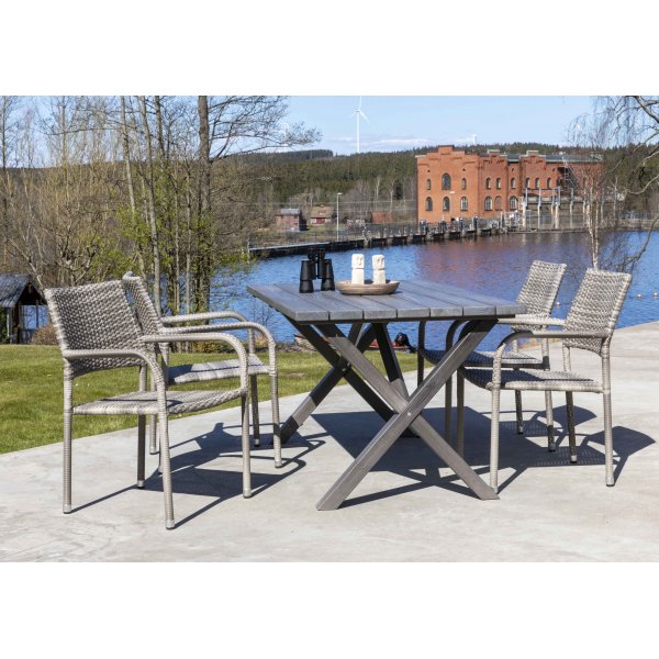 Scottsdale utematgrupp med 4 st karmstolar (stapelbara) och matbord 150 cm - Grå Scottsdale utematgrupp med 4 st karmstolar (stapelbara) och matbord 150 cm - Grå