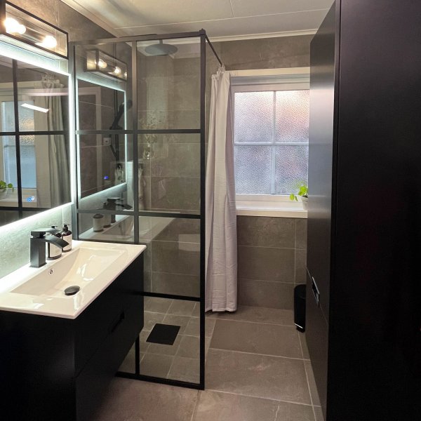 Duschv�gg 80x210cm | 6mm s�kerhetsglas | Svarta profiler